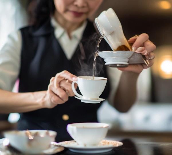 酒店服务倒茶水礼仪规范,从细节到习惯 酒店服务倒茶水礼仪规范,从细节到习惯