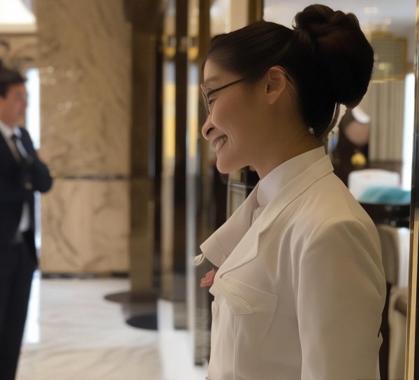 酒店服务生接待鞠躬礼仪 酒店服务生接待鞠躬礼仪