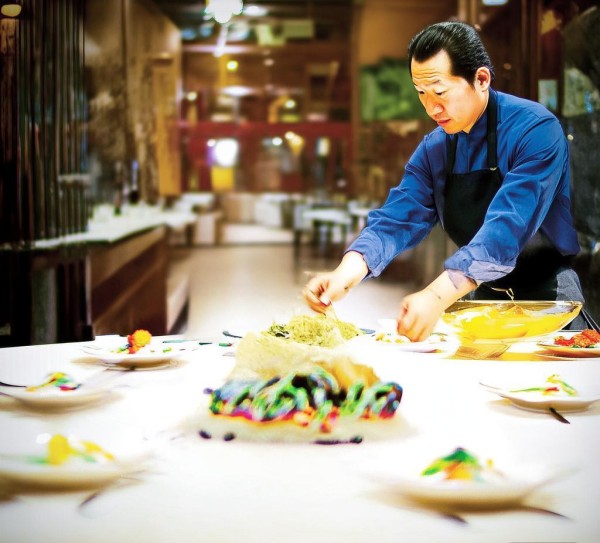 临通酒店餐饮服务员，daily harmony between creativity and responsibility